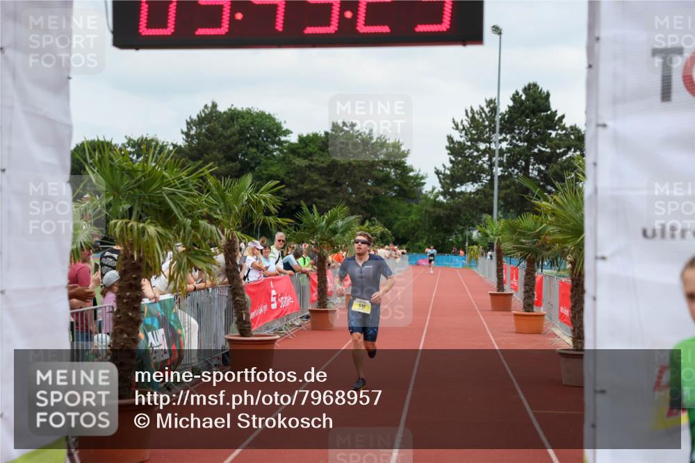 15.06.2025 - 7 Türme Triathlon Michael Strokosch http://msf.ph/oto/7968957 15.06.2025 13:49:23 Ziel 940, 1016 meine-sportfotos.de