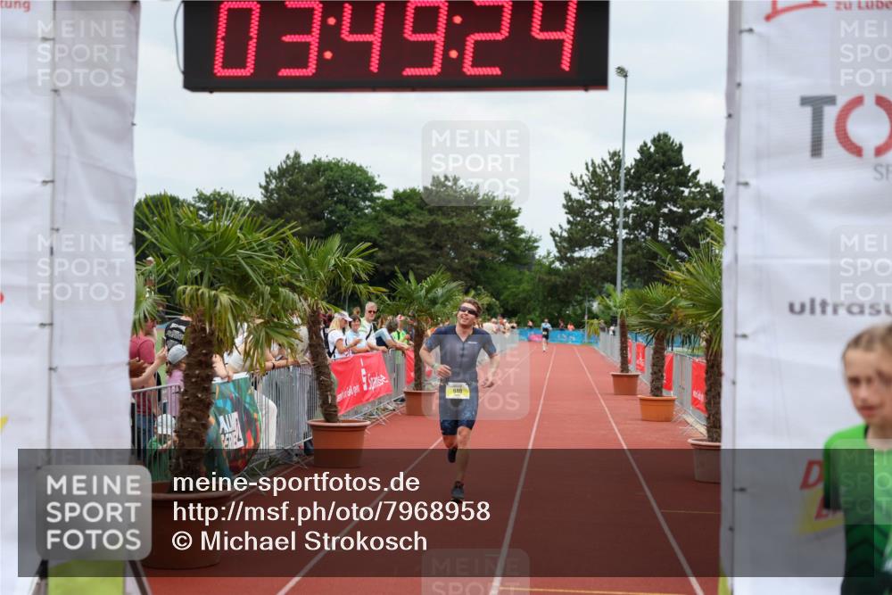 15.06.2025 - 7 Türme Triathlon Michael Strokosch http://msf.ph/oto/7968958 15.06.2025 13:49:23 Ziel 940, 1016 meine-sportfotos.de