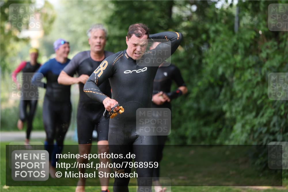 15.06.2025 - 7 Türme Triathlon Michael Strokosch http://msf.ph/oto/7968959 15.06.2025 12:55:38 Schwimmen 755, 763, 784, 792, 797, 805, 877, 879, 919, 927, 955, 1011, 1023, 1029, 1071, 1075, 1144, 1169 meine-sportfotos.de