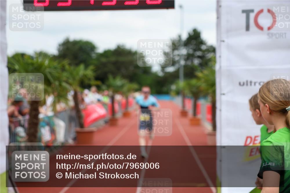 15.06.2025 - 7 Türme Triathlon Michael Strokosch http://msf.ph/oto/7969006 15.06.2025 13:49:36 Ziel 1156 meine-sportfotos.de