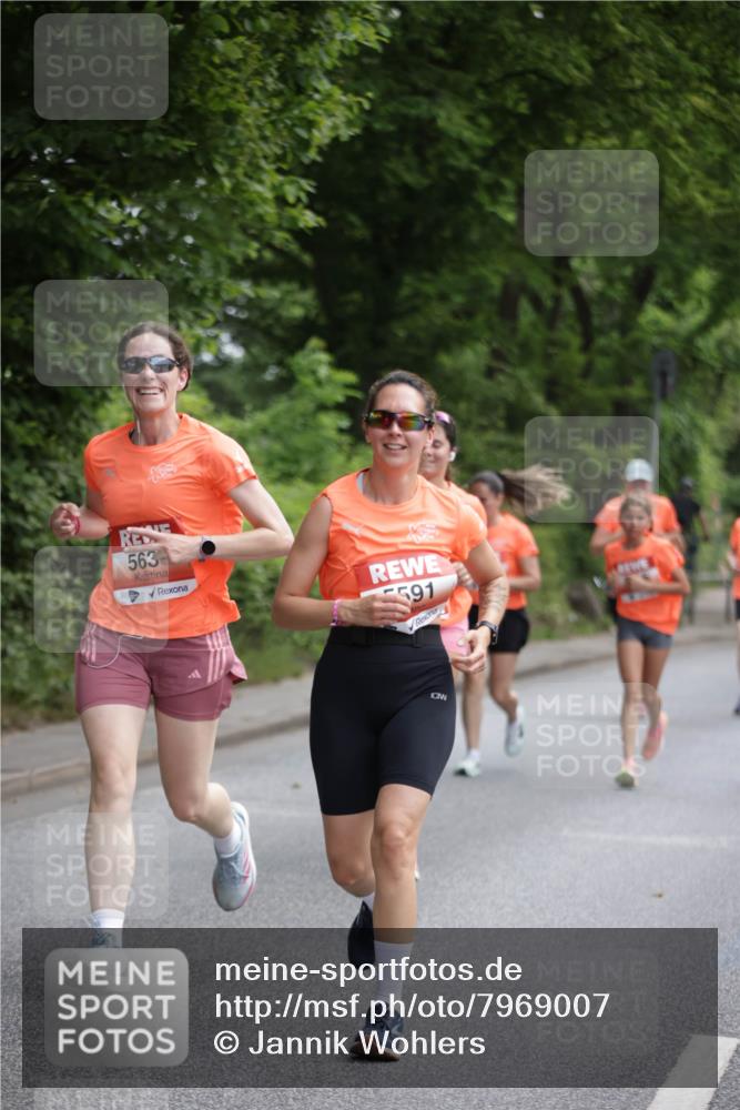 15.06.2025 - REWE Women's Run Jannik Wohlers http://msf.ph/oto/7969007 15.06.2025 10:04:11 Laufen 563, 591 meine-sportfotos.de