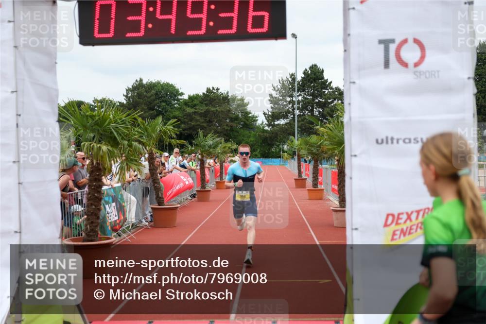 15.06.2025 - 7 Türme Triathlon Michael Strokosch http://msf.ph/oto/7969008 15.06.2025 13:49:36 Ziel 1156 meine-sportfotos.de