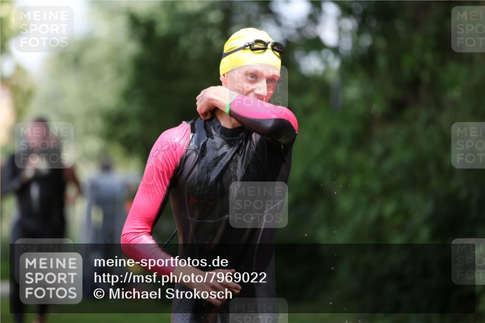 15.06.2025 - 7 Türme Triathlon Michael Strokosch http://msf.ph/oto/7969022 15.06.2025 12:55:43 Schwimmen 708, 755, 763, 792, 797, 805, 818, 833, 877, 879, 895, 919, 927, 955, 1011, 1023, 1029, 1071, 1144, 1153, 1169, 1177 meine-sportfotos.de
