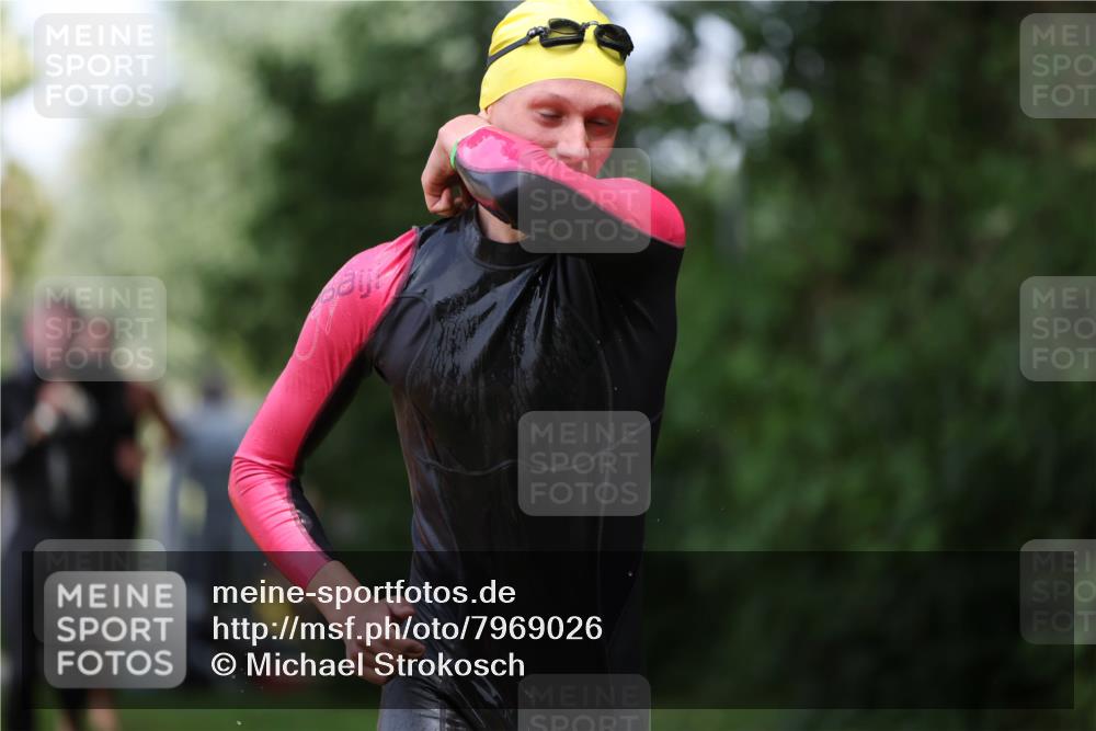 15.06.2025 - 7 Türme Triathlon Michael Strokosch http://msf.ph/oto/7969026 15.06.2025 12:55:43 Schwimmen 708, 755, 763, 792, 797, 805, 818, 833, 877, 879, 895, 919, 927, 955, 1011, 1023, 1029, 1071, 1144, 1153, 1169, 1177 meine-sportfotos.de