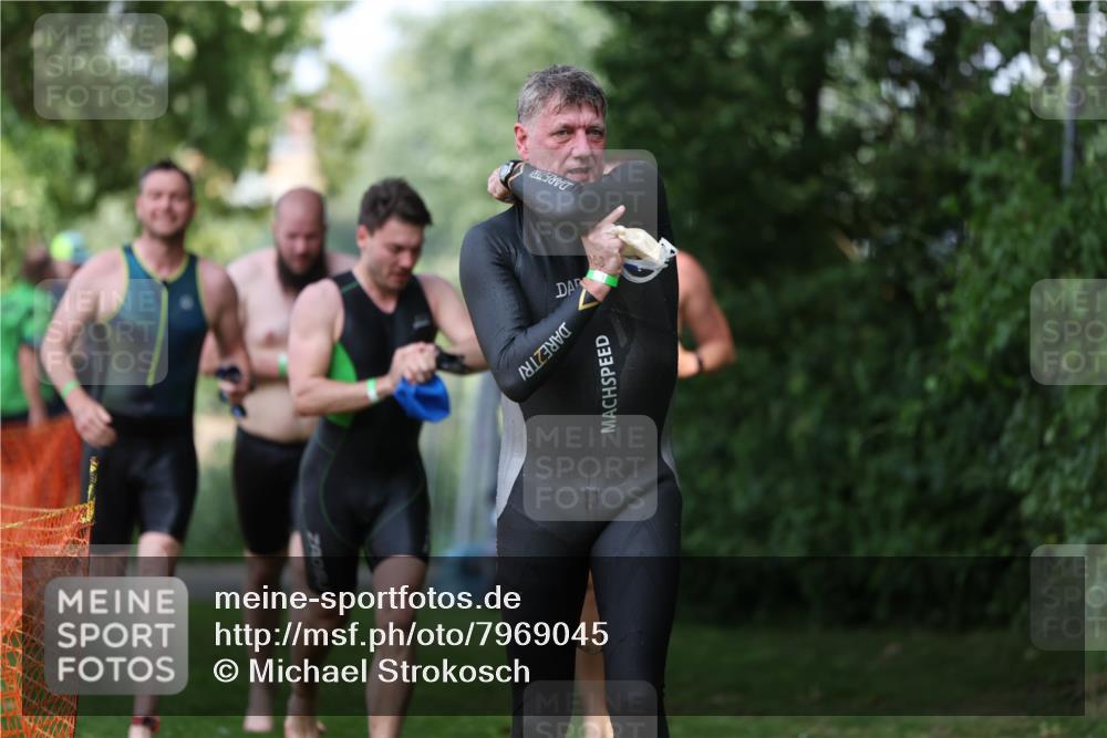 15.06.2025 - 7 Türme Triathlon Michael Strokosch http://msf.ph/oto/7969045 15.06.2025 12:55:46 Schwimmen 708, 755, 763, 776, 792, 805, 818, 833, 877, 879, 895, 919, 1023, 1029, 1071, 1120, 1144, 1153, 1169, 1177 meine-sportfotos.de
