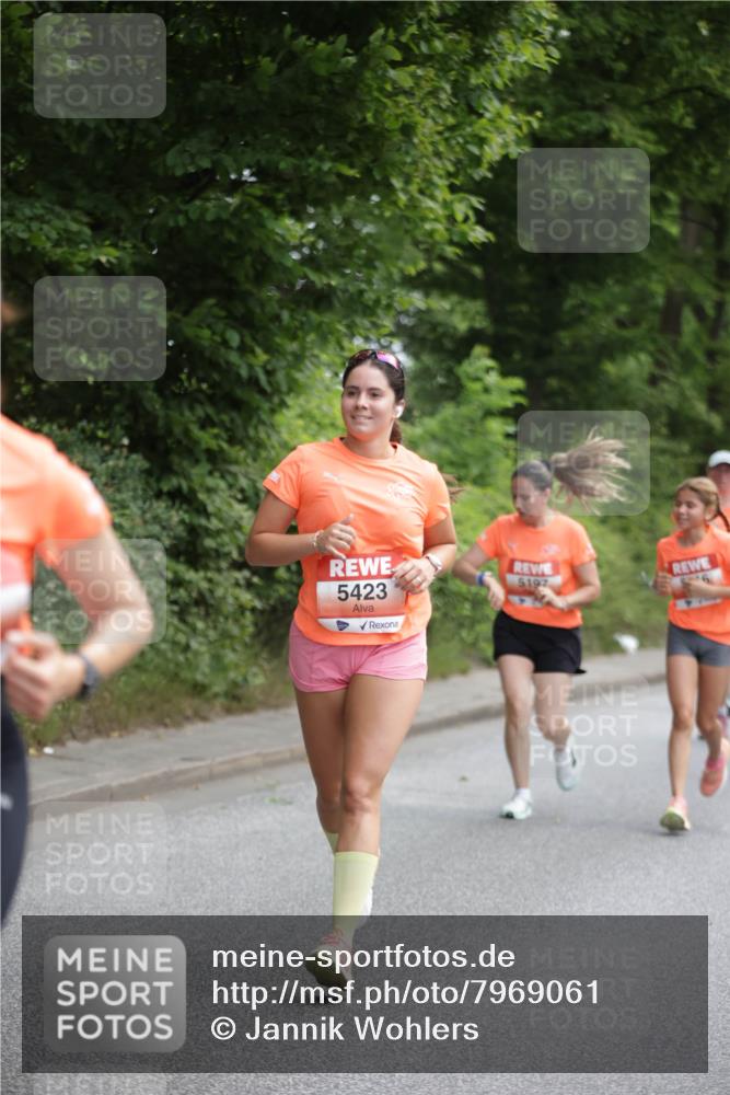 15.06.2025 - REWE Women's Run Jannik Wohlers http://msf.ph/oto/7969061 15.06.2025 10:04:13 Laufen 5423, 5197 meine-sportfotos.de