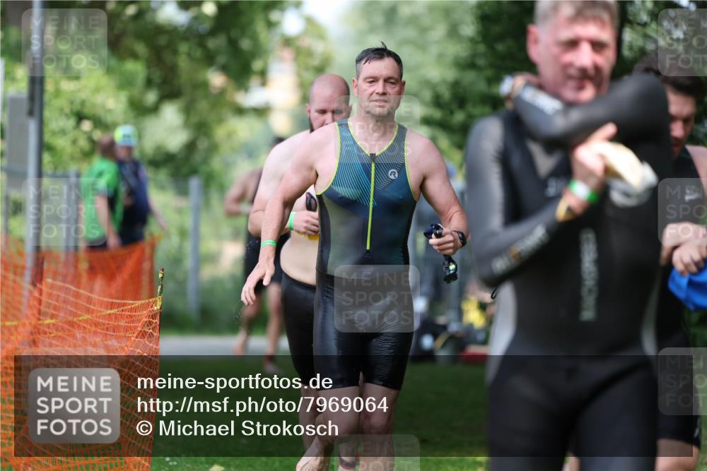15.06.2025 - 7 Türme Triathlon Michael Strokosch http://msf.ph/oto/7969064 15.06.2025 12:55:48 Schwimmen 708, 755, 763, 776, 805, 818, 833, 877, 879, 895, 919, 1023, 1029, 1071, 1120, 1144, 1153, 1169, 1177 meine-sportfotos.de