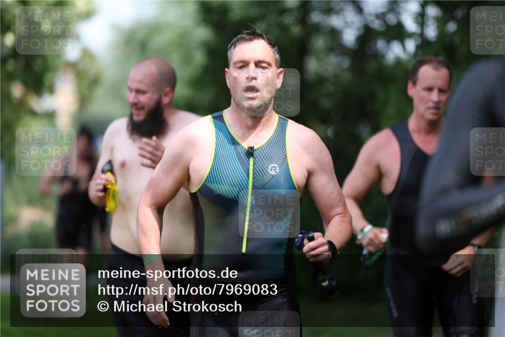 15.06.2025 - 7 Türme Triathlon Michael Strokosch http://msf.ph/oto/7969083 15.06.2025 12:55:49 Schwimmen 708, 755, 763, 776, 805, 818, 833, 877, 879, 895, 919, 1023, 1029, 1071, 1120, 1144, 1153, 1169, 1177 meine-sportfotos.de