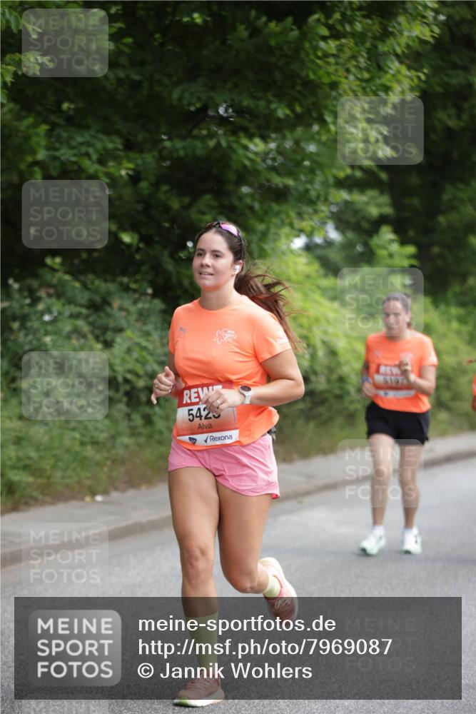15.06.2025 - REWE Women's Run Jannik Wohlers http://msf.ph/oto/7969087 15.06.2025 10:04:13 Laufen 5423, 5197 meine-sportfotos.de