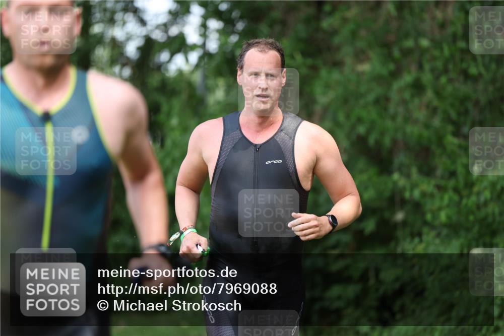 15.06.2025 - 7 Türme Triathlon Michael Strokosch http://msf.ph/oto/7969088 15.06.2025 12:55:50 Schwimmen 708, 755, 763, 776, 805, 818, 833, 877, 879, 895, 919, 1023, 1029, 1071, 1120, 1144, 1153, 1169, 1177 meine-sportfotos.de