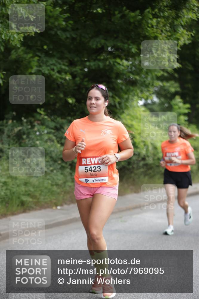 15.06.2025 - REWE Women's Run Jannik Wohlers http://msf.ph/oto/7969095 15.06.2025 10:04:13 Laufen 5423 meine-sportfotos.de
