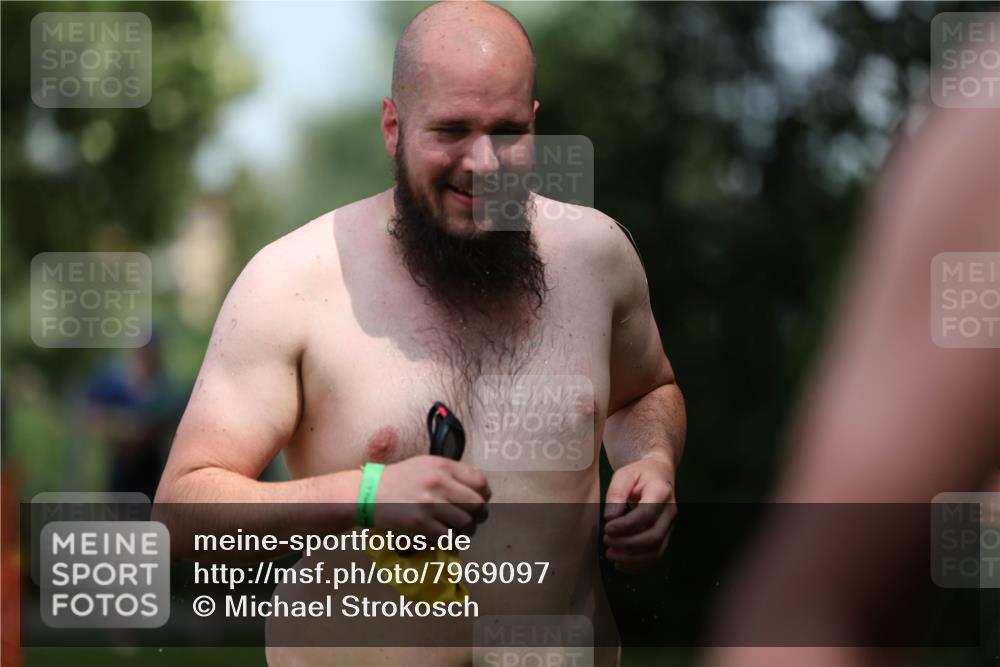 15.06.2025 - 7 Türme Triathlon Michael Strokosch http://msf.ph/oto/7969097 15.06.2025 12:55:51 Schwimmen 708, 755, 763, 776, 805, 818, 833, 877, 879, 895, 919, 1023, 1029, 1071, 1120, 1144, 1150, 1153, 1177 meine-sportfotos.de