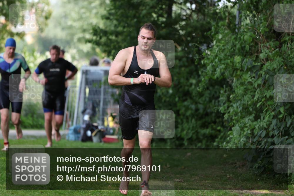 15.06.2025 - 7 Türme Triathlon Michael Strokosch http://msf.ph/oto/7969101 15.06.2025 12:55:52 Schwimmen 708, 755, 763, 776, 805, 818, 833, 877, 879, 895, 919, 1023, 1071, 1120, 1144, 1150, 1153, 1177 meine-sportfotos.de