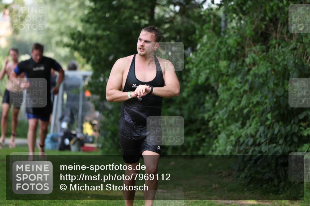 15.06.2025 - 7 Türme Triathlon Michael Strokosch http://msf.ph/oto/7969112 15.06.2025 12:55:53 Schwimmen 708, 755, 776, 805, 818, 833, 877, 879, 895, 919, 1023, 1071, 1120, 1144, 1150, 1153, 1177 meine-sportfotos.de