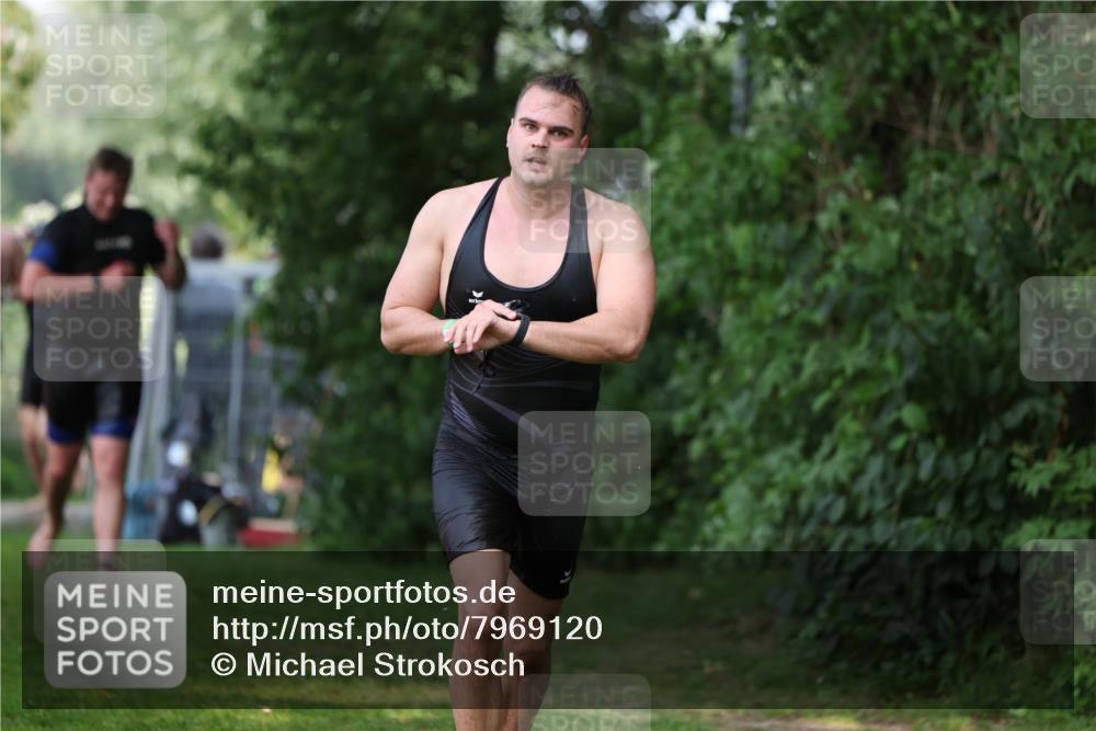 15.06.2025 - 7 Türme Triathlon Michael Strokosch http://msf.ph/oto/7969120 15.06.2025 12:55:53 Schwimmen 708, 755, 776, 805, 818, 833, 877, 879, 895, 919, 1023, 1071, 1120, 1144, 1150, 1153, 1177 meine-sportfotos.de