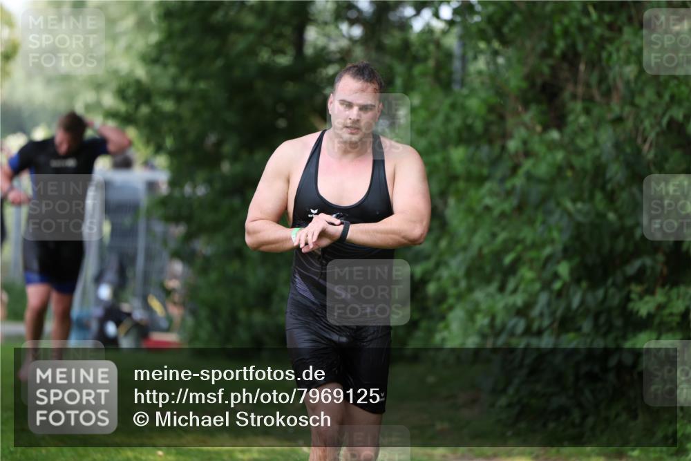 15.06.2025 - 7 Türme Triathlon Michael Strokosch http://msf.ph/oto/7969125 15.06.2025 12:55:53 Schwimmen 708, 755, 776, 805, 818, 833, 877, 879, 895, 919, 1023, 1071, 1120, 1144, 1150, 1153, 1177 meine-sportfotos.de