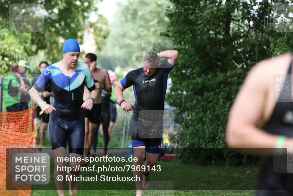 15.06.2025 - 7 Türme Triathlon Michael Strokosch http://msf.ph/oto/7969143 15.06.2025 12:55:55 Schwimmen 708, 755, 776, 818, 833, 877, 895, 904, 919, 1023, 1071, 1120, 1144, 1150, 1153, 1177 meine-sportfotos.de