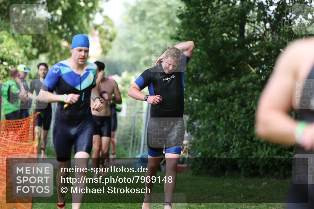 15.06.2025 - 7 Türme Triathlon Michael Strokosch http://msf.ph/oto/7969148 15.06.2025 12:55:55 Schwimmen 708, 755, 776, 818, 833, 877, 895, 904, 919, 1023, 1071, 1120, 1144, 1150, 1153, 1177 meine-sportfotos.de