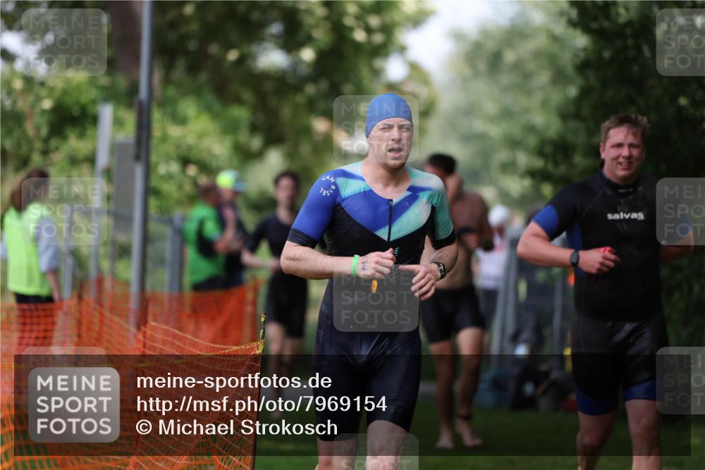 15.06.2025 - 7 Türme Triathlon Michael Strokosch http://msf.ph/oto/7969154 15.06.2025 12:55:56 Schwimmen 708, 755, 776, 818, 833, 877, 880, 895, 904, 919, 1023, 1071, 1120, 1144, 1150, 1153, 1177 meine-sportfotos.de