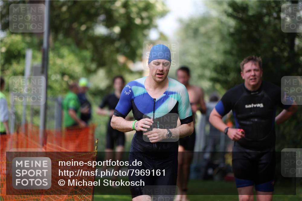 15.06.2025 - 7 Türme Triathlon Michael Strokosch http://msf.ph/oto/7969161 15.06.2025 12:55:56 Schwimmen 708, 755, 776, 818, 833, 877, 880, 895, 904, 919, 1023, 1071, 1120, 1144, 1150, 1153, 1177 meine-sportfotos.de