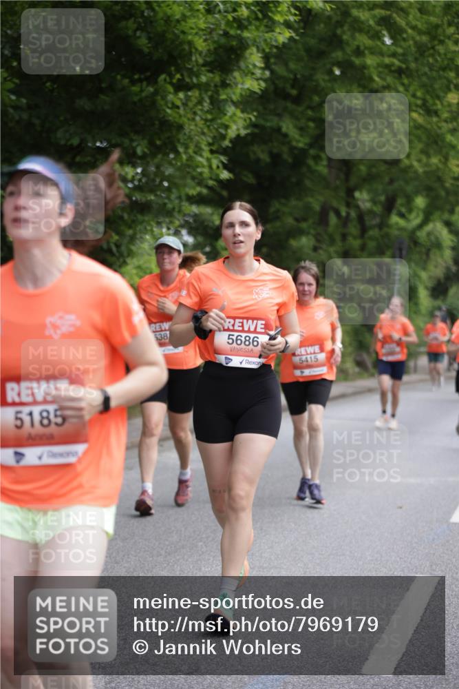 15.06.2025 - REWE Women's Run Jannik Wohlers http://msf.ph/oto/7969179 15.06.2025 10:04:17 Laufen 5185, 538, 5686, 5415 meine-sportfotos.de
