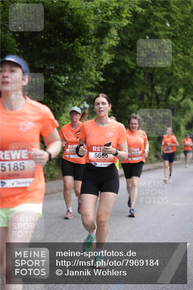 15.06.2025 - REWE Women's Run Jannik Wohlers http://msf.ph/oto/7969184 15.06.2025 10:04:17 Laufen 5185, 536, 5686, 5415 meine-sportfotos.de