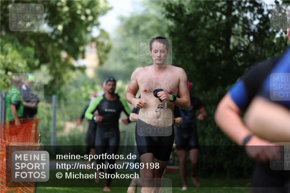 15.06.2025 - 7 Türme Triathlon Michael Strokosch http://msf.ph/oto/7969198 15.06.2025 12:55:59 Schwimmen 708, 741, 776, 818, 833, 877, 880, 895, 904, 1023, 1071, 1120, 1144, 1150, 1153, 1177 meine-sportfotos.de