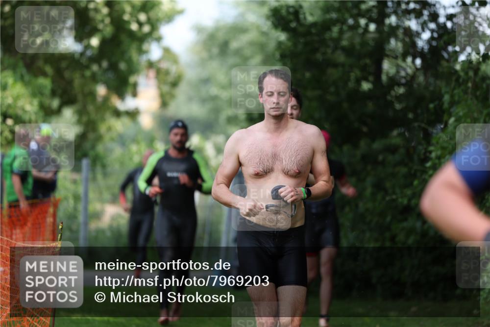 15.06.2025 - 7 Türme Triathlon Michael Strokosch http://msf.ph/oto/7969203 15.06.2025 12:55:59 Schwimmen 708, 741, 776, 818, 833, 877, 880, 895, 904, 1023, 1071, 1120, 1144, 1150, 1153, 1177 meine-sportfotos.de