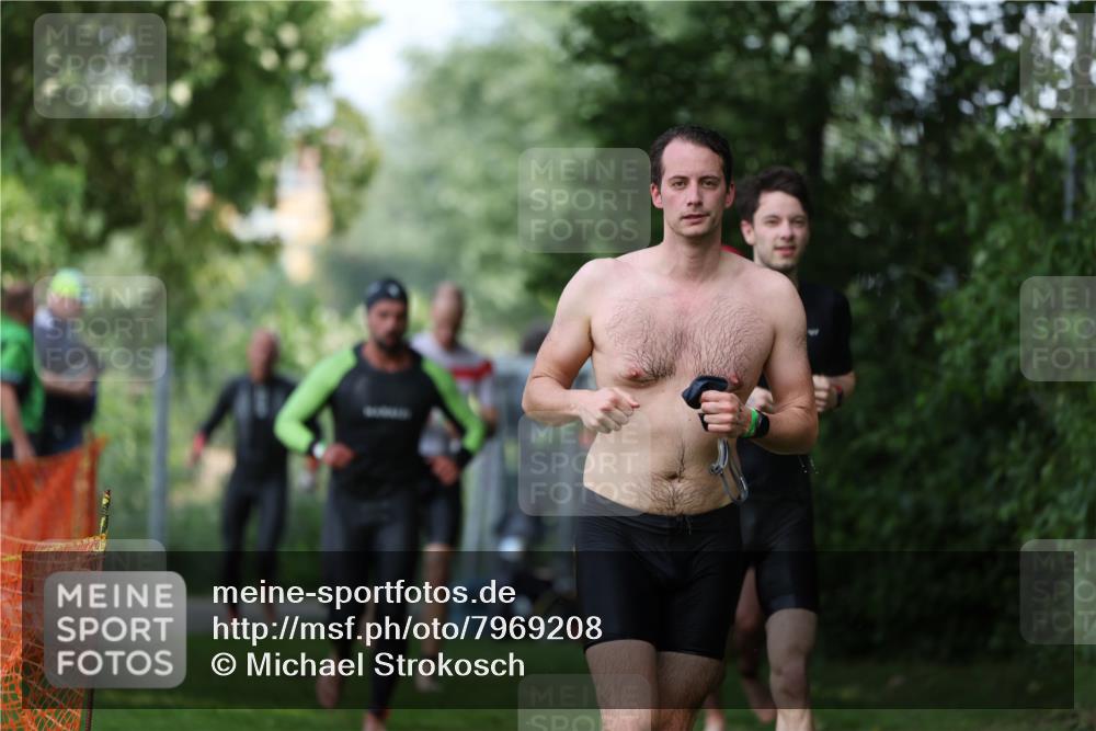 15.06.2025 - 7 Türme Triathlon Michael Strokosch http://msf.ph/oto/7969208 15.06.2025 12:55:59 Schwimmen 708, 741, 776, 818, 833, 877, 880, 895, 904, 1023, 1071, 1120, 1144, 1150, 1153, 1177 meine-sportfotos.de