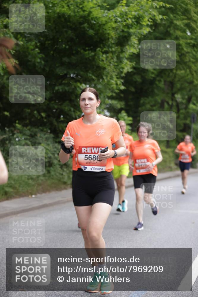 15.06.2025 - REWE Women's Run Jannik Wohlers http://msf.ph/oto/7969209 15.06.2025 10:04:17 Laufen 5686, 6415 meine-sportfotos.de