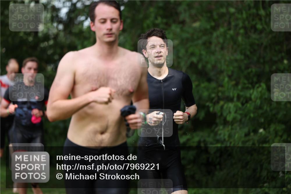 15.06.2025 - 7 Türme Triathlon Michael Strokosch http://msf.ph/oto/7969221 15.06.2025 12:56:01 Schwimmen 708, 741, 776, 818, 833, 880, 895, 904, 1023, 1071, 1120, 1144, 1150, 1153, 1177 meine-sportfotos.de