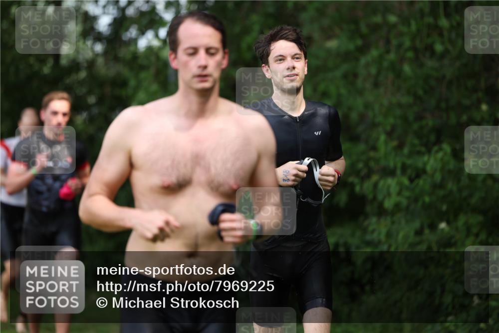 15.06.2025 - 7 Türme Triathlon Michael Strokosch http://msf.ph/oto/7969225 15.06.2025 12:56:01 Schwimmen 708, 741, 776, 818, 833, 880, 895, 904, 1023, 1071, 1120, 1144, 1150, 1153, 1177 meine-sportfotos.de