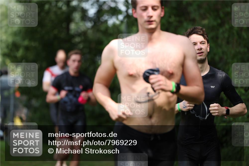 15.06.2025 - 7 Türme Triathlon Michael Strokosch http://msf.ph/oto/7969229 15.06.2025 12:56:01 Schwimmen 708, 741, 776, 818, 833, 880, 895, 904, 1023, 1071, 1120, 1144, 1150, 1153, 1177 meine-sportfotos.de