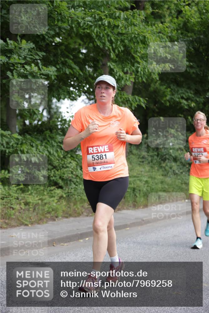 15.06.2025 - REWE Women's Run Jannik Wohlers http://msf.ph/oto/7969258 15.06.2025 10:04:19 Laufen 5381 meine-sportfotos.de