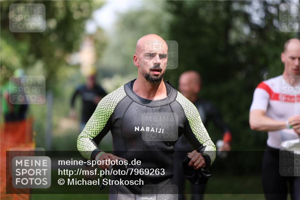 15.06.2025 - 7 Türme Triathlon Michael Strokosch http://msf.ph/oto/7969263 15.06.2025 12:56:04 Schwimmen 708, 741, 776, 818, 833, 880, 895, 904, 1120, 1144, 1149, 1150, 1153, 1177 meine-sportfotos.de