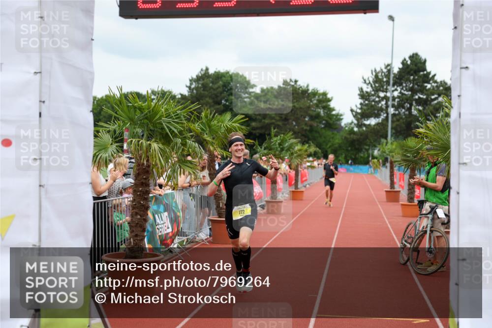 15.06.2025 - 7 Türme Triathlon Michael Strokosch http://msf.ph/oto/7969264 15.06.2025 13:51:36 Ziel 772, 842, 955, 1072 meine-sportfotos.de