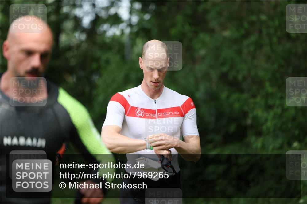 15.06.2025 - 7 Türme Triathlon Michael Strokosch http://msf.ph/oto/7969265 15.06.2025 12:56:05 Schwimmen 708, 741, 776, 818, 833, 880, 895, 904, 992, 1120, 1144, 1149, 1150, 1153, 1177 meine-sportfotos.de