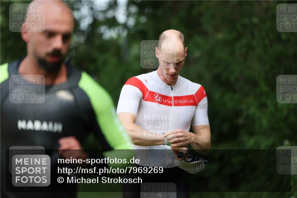 15.06.2025 - 7 Türme Triathlon Michael Strokosch http://msf.ph/oto/7969269 15.06.2025 12:56:05 Schwimmen 708, 741, 776, 818, 833, 880, 895, 904, 992, 1120, 1144, 1149, 1150, 1153, 1177 meine-sportfotos.de