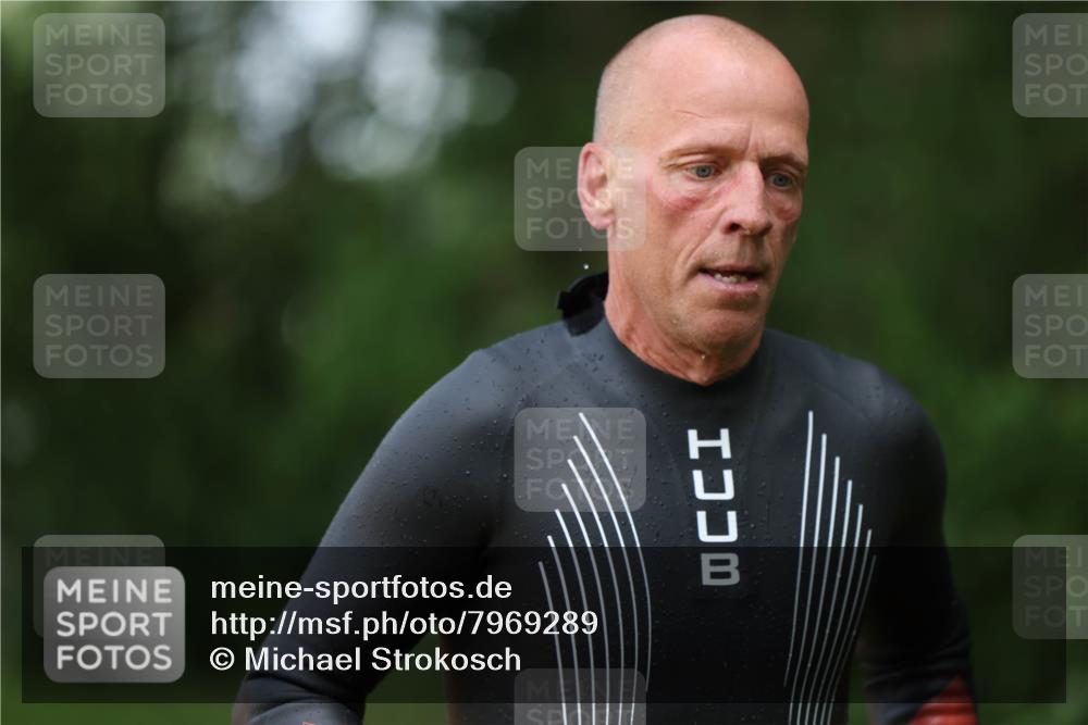 15.06.2025 - 7 Türme Triathlon Michael Strokosch http://msf.ph/oto/7969289 15.06.2025 12:56:07 Schwimmen 708, 741, 776, 818, 833, 869, 872, 880, 895, 896, 904, 992, 1091, 1120, 1149, 1150, 1153, 1177 meine-sportfotos.de