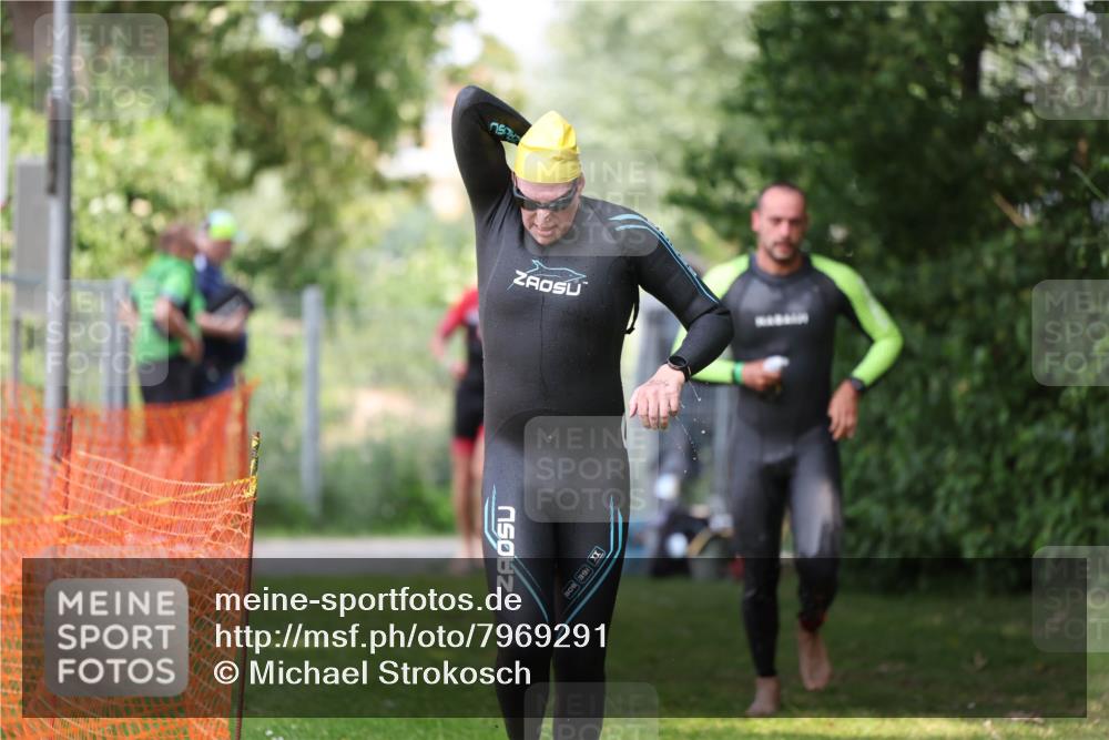 15.06.2025 - 7 Türme Triathlon Michael Strokosch http://msf.ph/oto/7969291 15.06.2025 12:56:08 Schwimmen 708, 741, 776, 818, 833, 869, 872, 880, 895, 896, 904, 992, 1091, 1120, 1149, 1150, 1153, 1177 meine-sportfotos.de