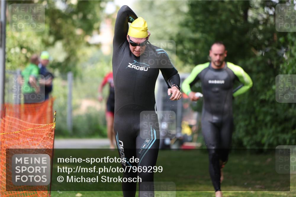 15.06.2025 - 7 Türme Triathlon Michael Strokosch http://msf.ph/oto/7969299 15.06.2025 12:56:09 Schwimmen 708, 741, 776, 804, 818, 833, 869, 872, 880, 895, 896, 904, 992, 1091, 1120, 1149, 1150, 1153, 1177 meine-sportfotos.de
