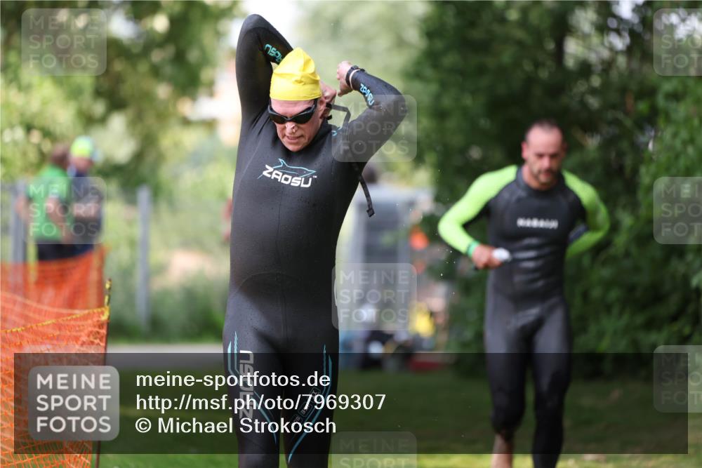 15.06.2025 - 7 Türme Triathlon Michael Strokosch http://msf.ph/oto/7969307 15.06.2025 12:56:09 Schwimmen 708, 741, 776, 804, 818, 833, 869, 872, 880, 895, 896, 904, 992, 1091, 1120, 1149, 1150, 1153, 1177 meine-sportfotos.de
