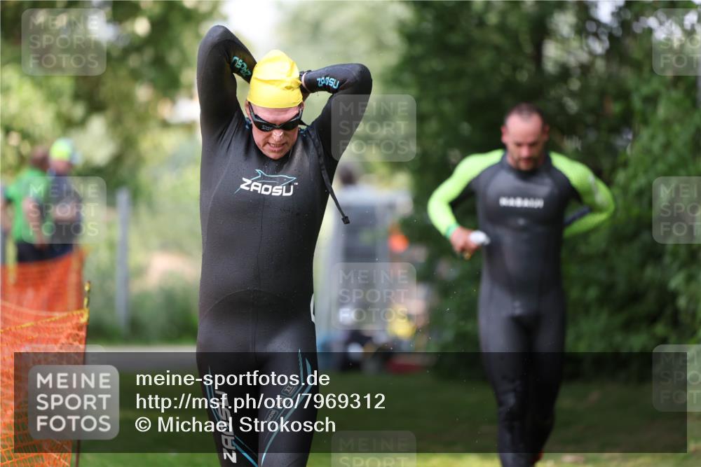 15.06.2025 - 7 Türme Triathlon Michael Strokosch http://msf.ph/oto/7969312 15.06.2025 12:56:10 Schwimmen 708, 741, 776, 804, 818, 833, 869, 872, 880, 896, 904, 992, 1091, 1120, 1149, 1150, 1153, 1177 meine-sportfotos.de