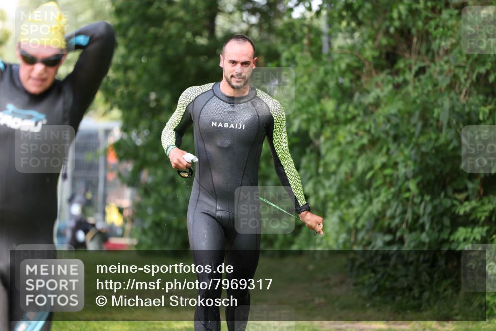 15.06.2025 - 7 Türme Triathlon Michael Strokosch http://msf.ph/oto/7969317 15.06.2025 12:56:10 Schwimmen 708, 741, 776, 804, 818, 833, 869, 872, 880, 896, 904, 992, 1091, 1120, 1149, 1150, 1153, 1177 meine-sportfotos.de