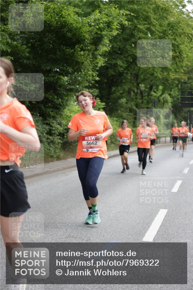 15.06.2025 - REWE Women's Run Jannik Wohlers http://msf.ph/oto/7969322 15.06.2025 10:04:23 Laufen 5662 meine-sportfotos.de