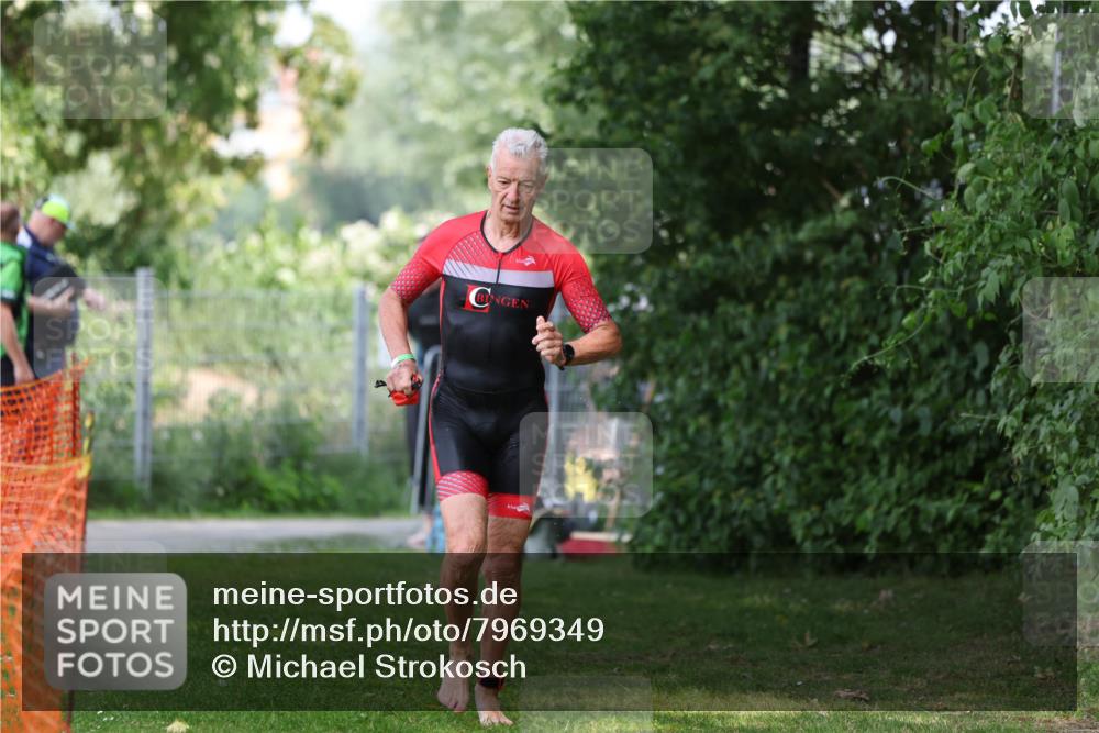 15.06.2025 - 7 Türme Triathlon Michael Strokosch http://msf.ph/oto/7969349 15.06.2025 12:56:13 Schwimmen 708, 741, 776, 804, 833, 842, 869, 872, 880, 896, 904, 963, 992, 1091, 1120, 1149, 1150 meine-sportfotos.de