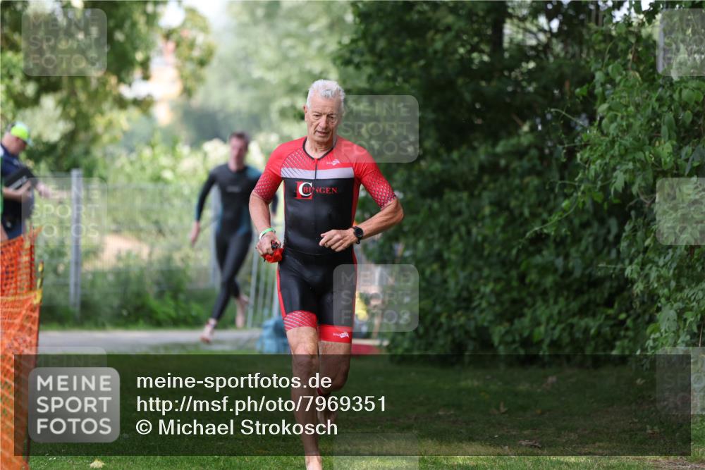 15.06.2025 - 7 Türme Triathlon Michael Strokosch http://msf.ph/oto/7969351 15.06.2025 12:56:13 Schwimmen 708, 741, 776, 804, 833, 842, 869, 872, 880, 896, 904, 963, 992, 1091, 1120, 1149, 1150 meine-sportfotos.de