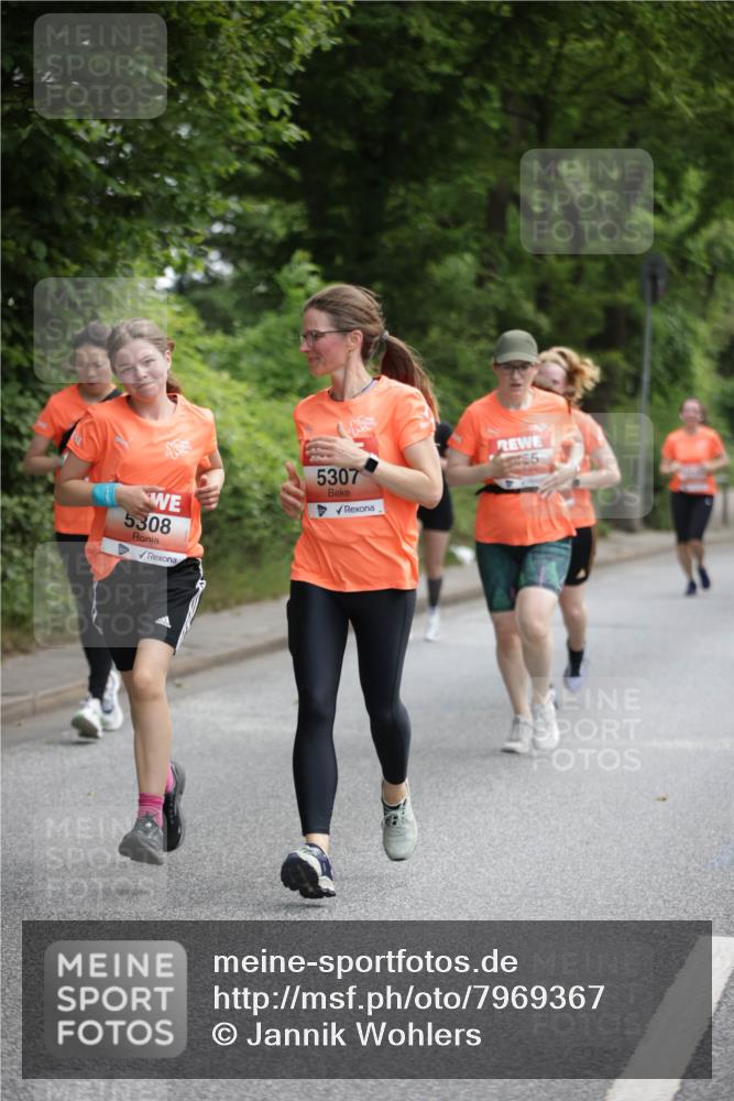 15.06.2025 - REWE Women's Run Jannik Wohlers http://msf.ph/oto/7969367 15.06.2025 10:04:25 Laufen 5308, 5307 meine-sportfotos.de