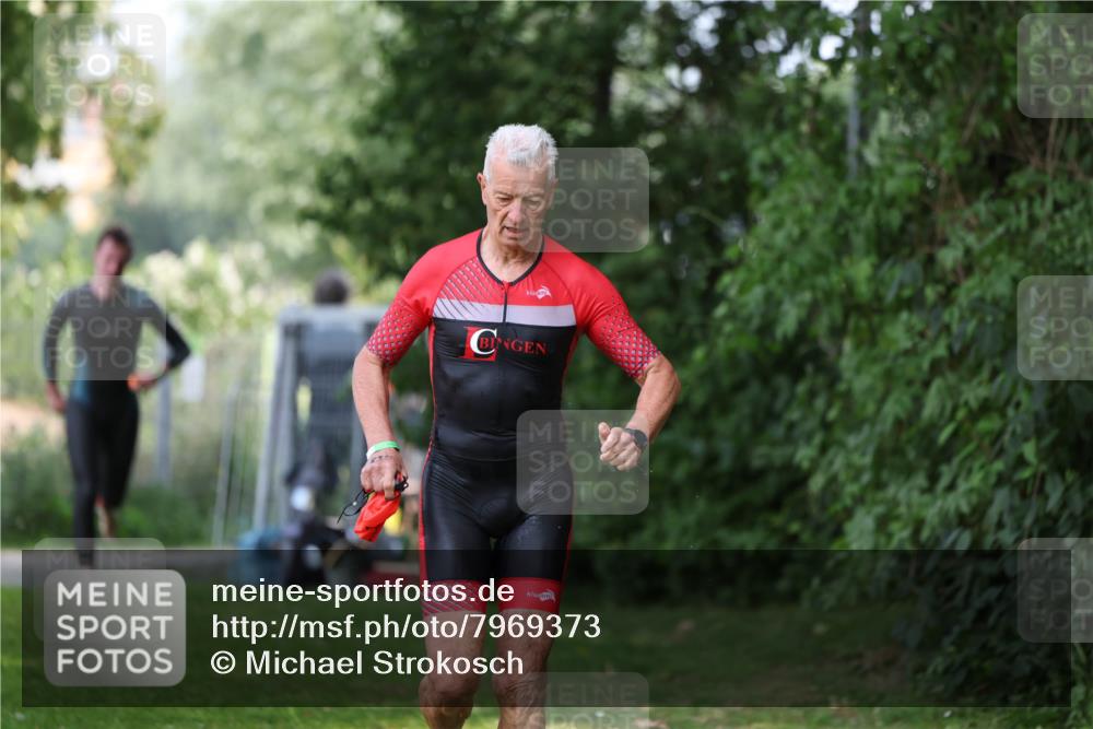 15.06.2025 - 7 Türme Triathlon Michael Strokosch http://msf.ph/oto/7969373 15.06.2025 12:56:14 Schwimmen 741, 776, 804, 842, 869, 872, 880, 896, 904, 963, 992, 1091, 1120, 1149, 1150 meine-sportfotos.de