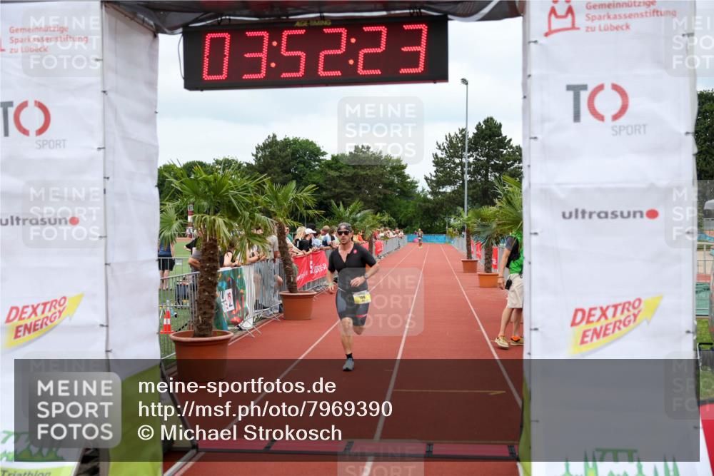 15.06.2025 - 7 Türme Triathlon Michael Strokosch http://msf.ph/oto/7969390 15.06.2025 13:52:23 Ziel 789 meine-sportfotos.de